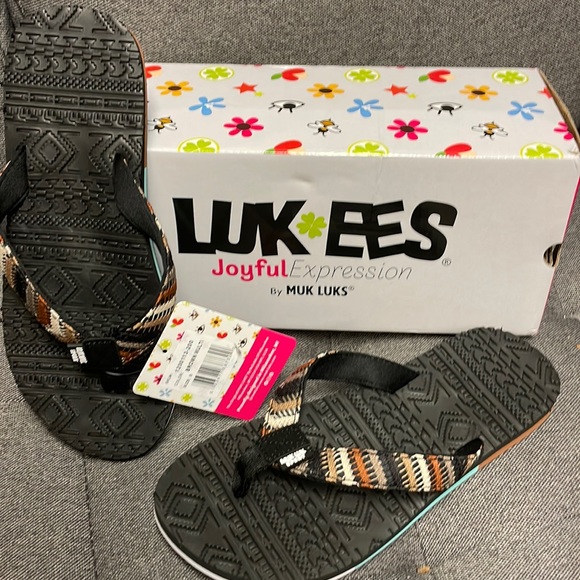 Muk Luks Shoes - Muk Luks sandals brand new with tags and box 📦